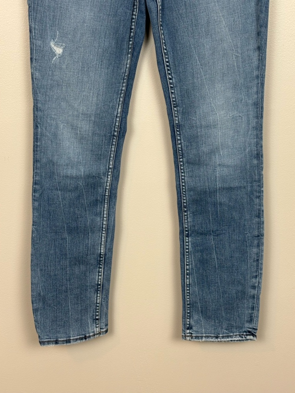 Silver Jeans Co Women 26 Blue Beau Tapered Girlfriend Distressed Mid Rise Denim - Picture 3 of 9